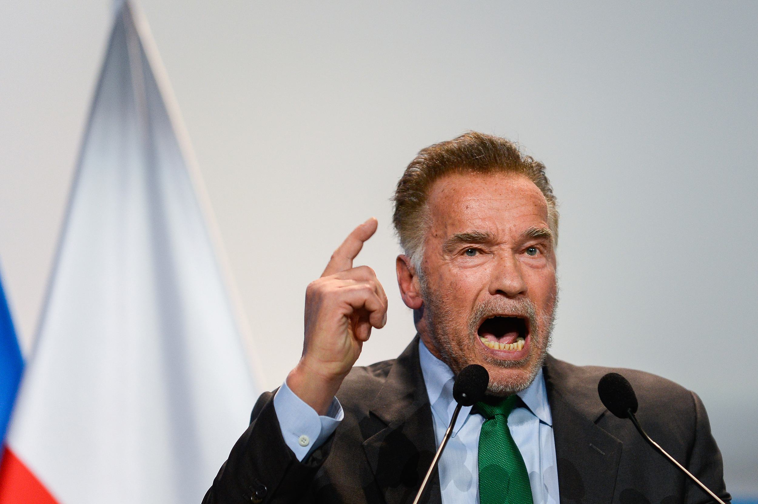 史泰龙生平坎坷,靠着自己的不屈努力,终于获得了成功,事业家庭幸福