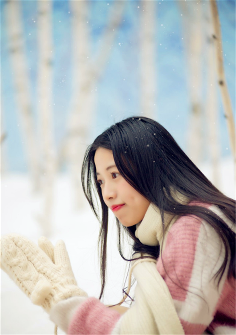 冬天雪地清纯少女超甜美治愈系写真沁人心脾