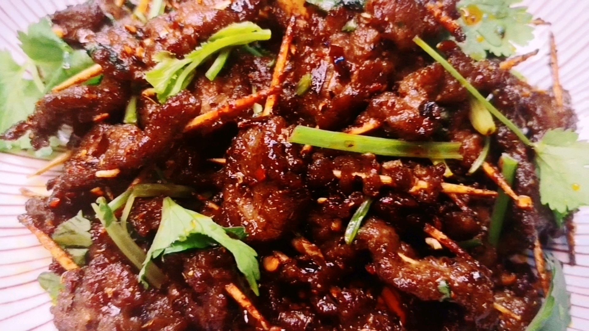 做牙签牛肉要不要先卤制?教你正确做法,丝丝入味,比吃烧烤香