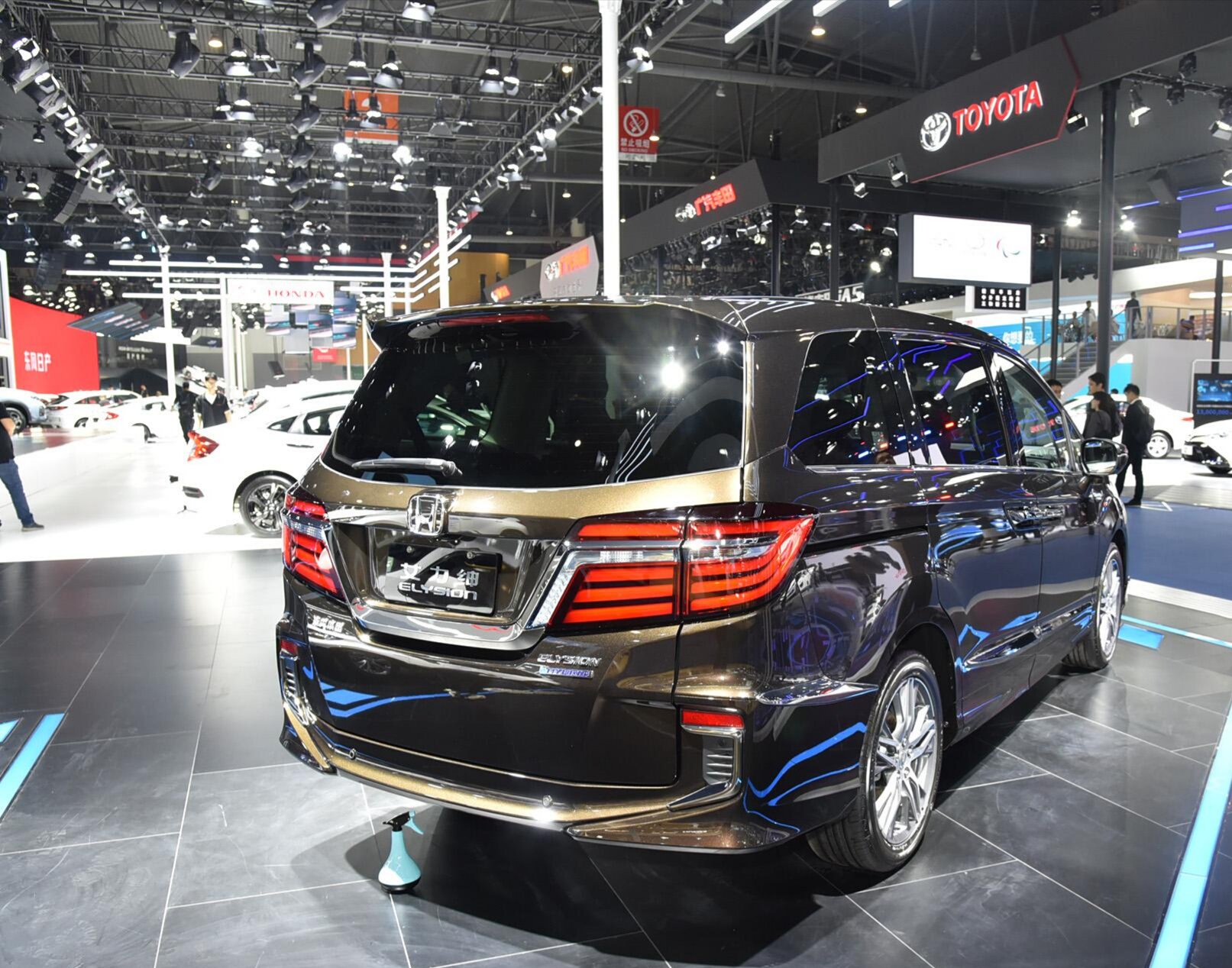 新款本田艾力绅曝光!2.0混动油耗仅5升,空间不输塞纳,预售24万