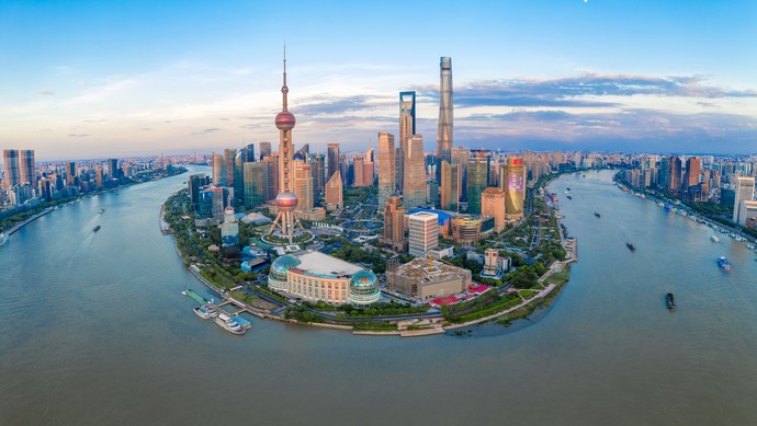 科技日报头版头条聚焦浦东开发开放:三十岁,激情燃放正青春