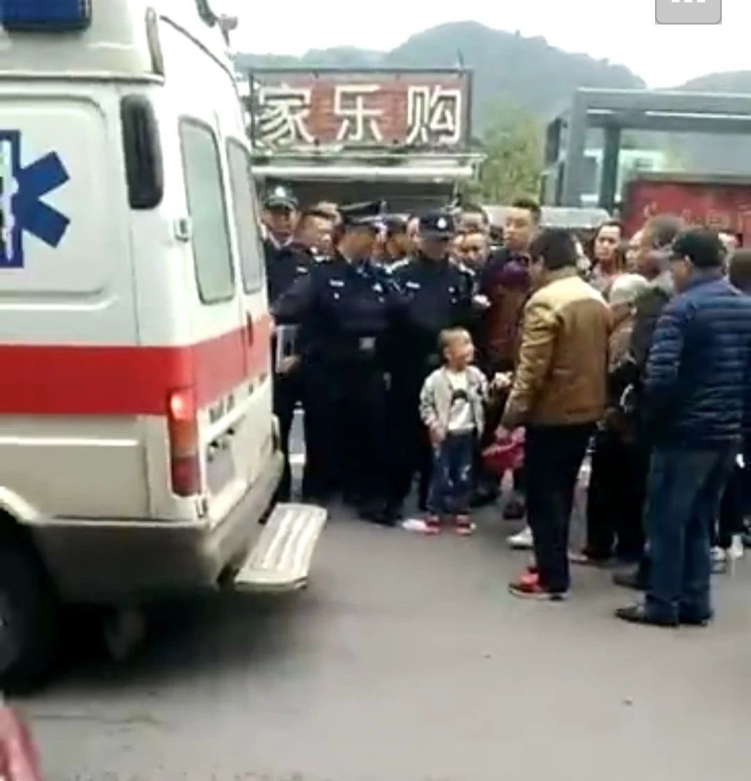 宜宾柏溪金沙江广场1死2伤砍人案嫌疑人被抓获