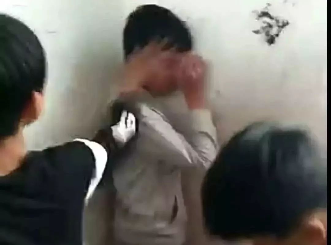 广西陆川县6名初中生收"保护费",殴打同学,真相是什么?