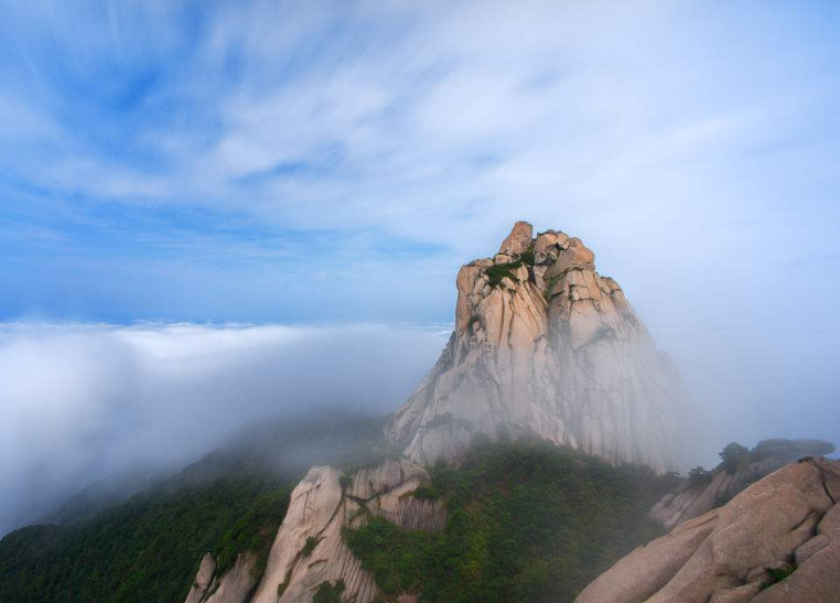 天柱山因独特的自然景观,名列安徽省三大名山之一!