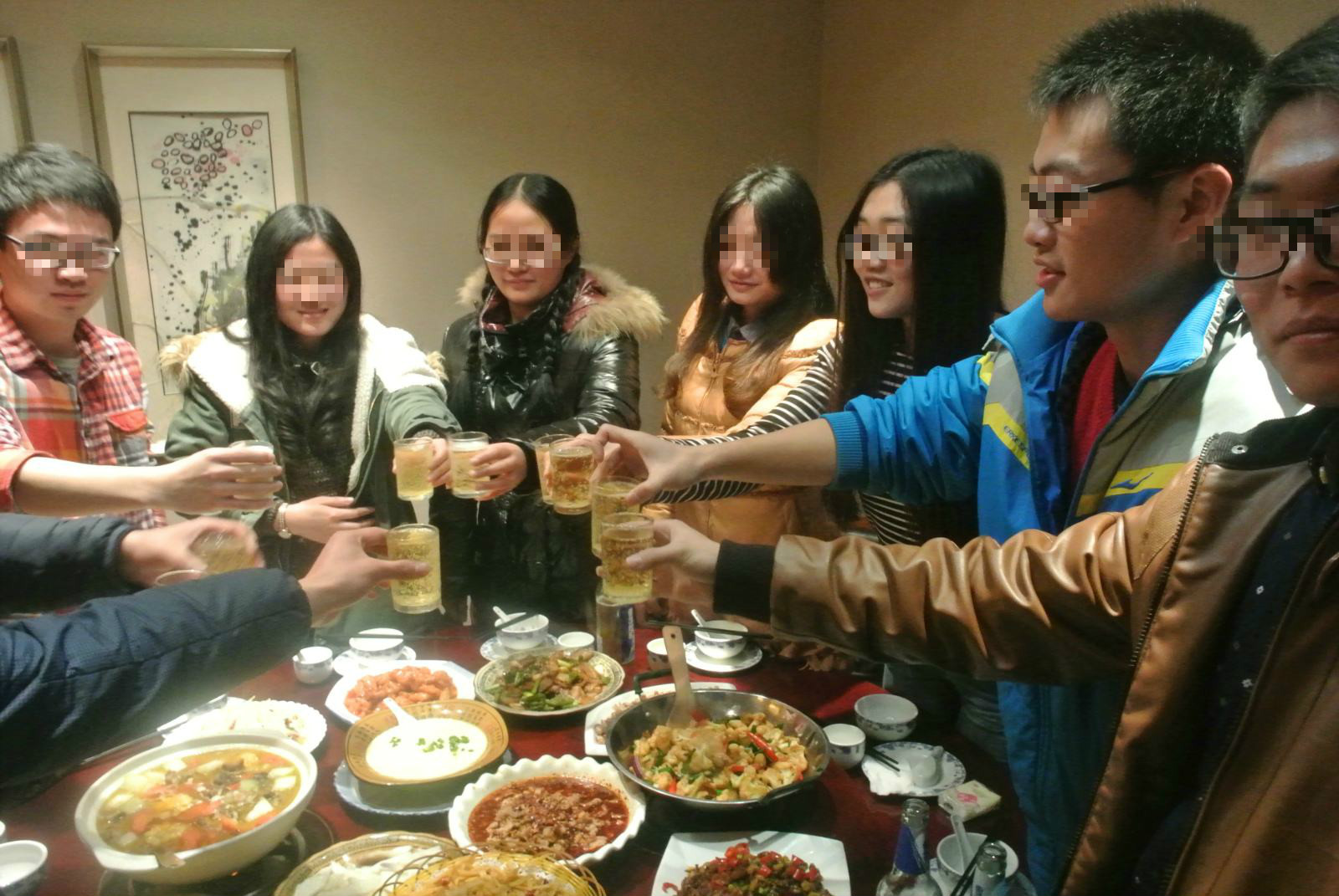 10人同学聚餐,结账没人买单,我要求aa,事后同学说了一句话