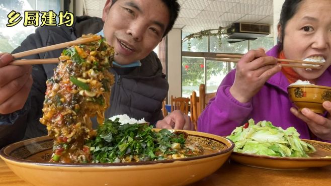 [图]乡厨一道藿香鲫鱼，传承川菜经典美味，鲤鱼就这样做开胃又下饭