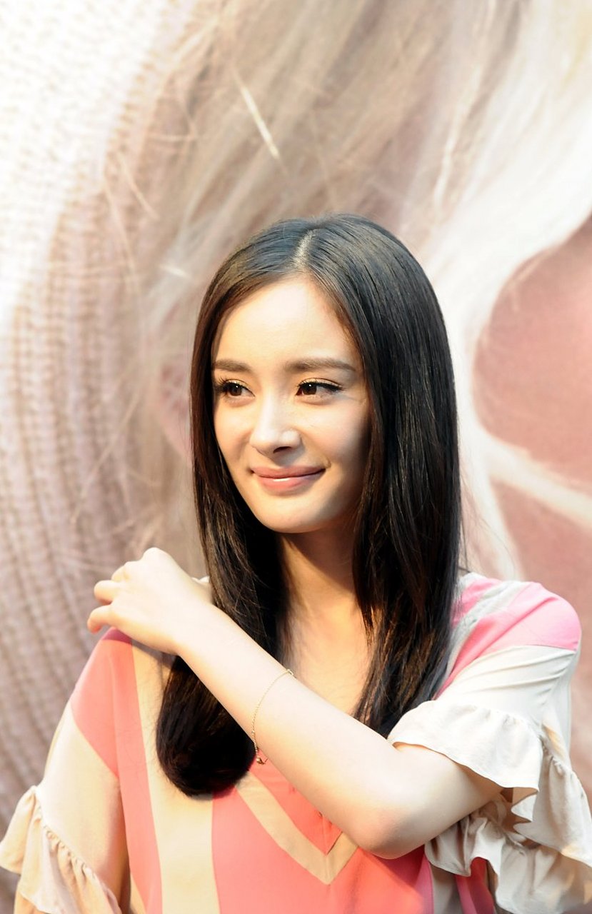 杨幂这种长得丑,素质低,演技差的人怎么还不封杀?