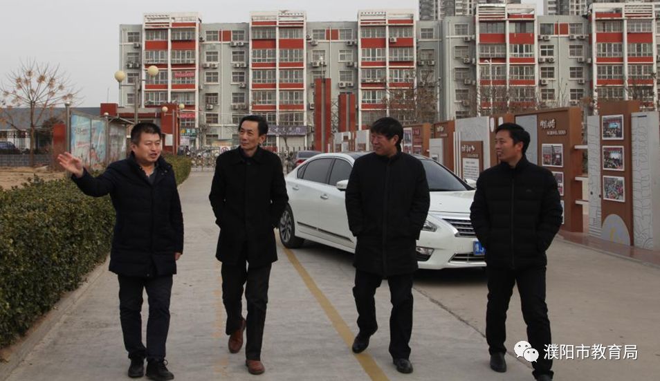濮阳市教育局长朱世泽到濮阳市第十中学调研小学部