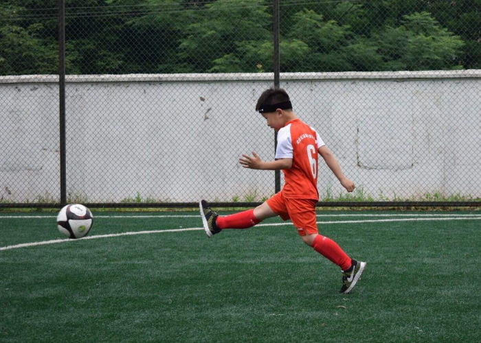 足球:头顶球这项技术,是绝大多数运动员比较重视的项技能