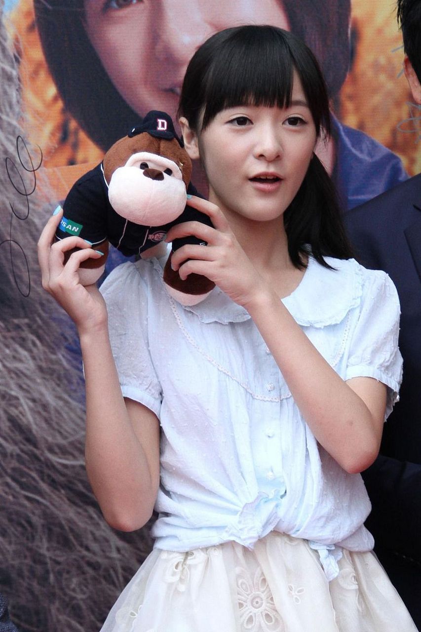 从《长江七号》走红的小童星徐娇现在早就长大了,现在还已经留学研究