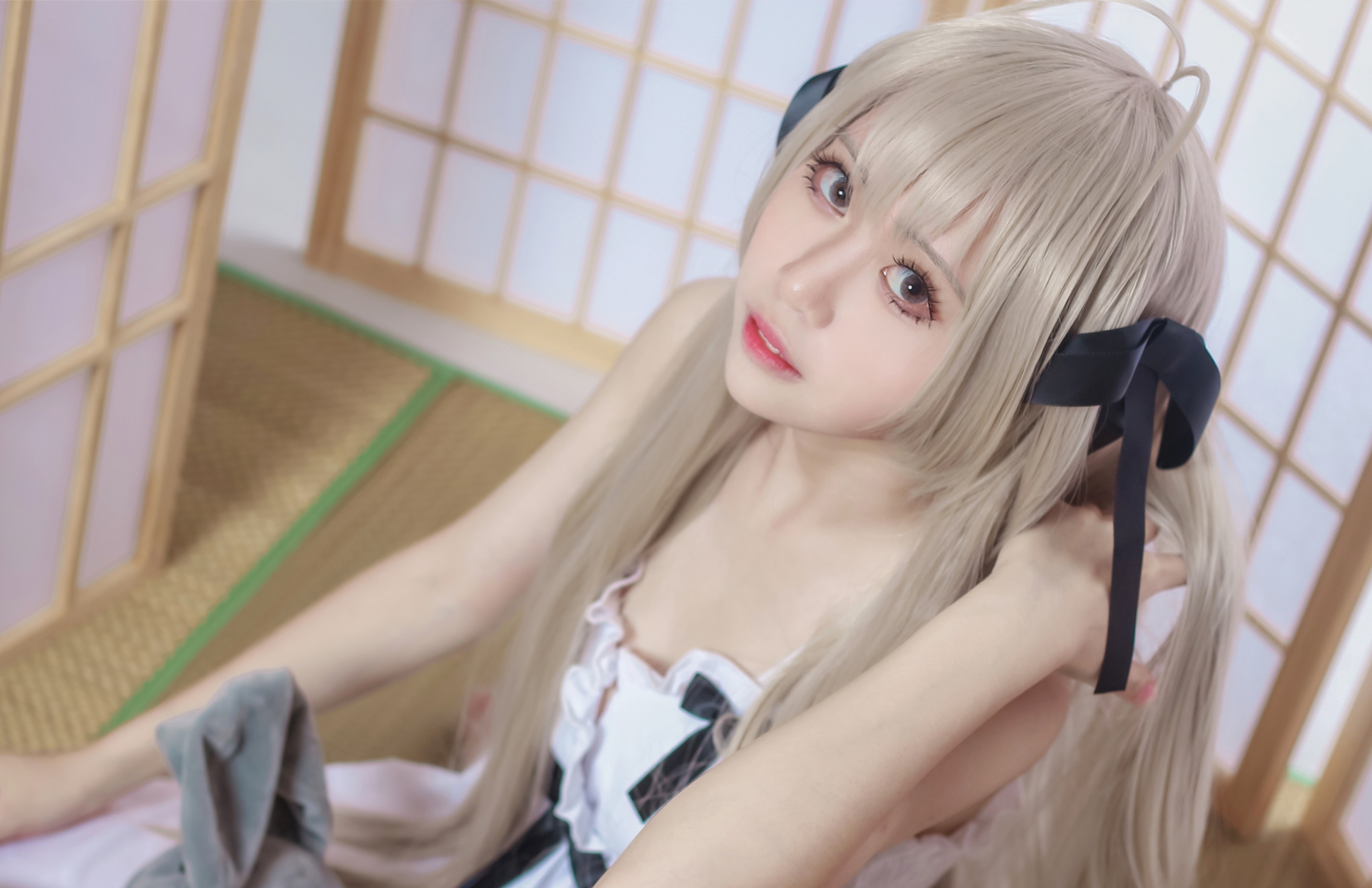 cosplay:刚睡醒的春日野穹,穿白色睡裙揉眼睛,打哈欠的样子真美