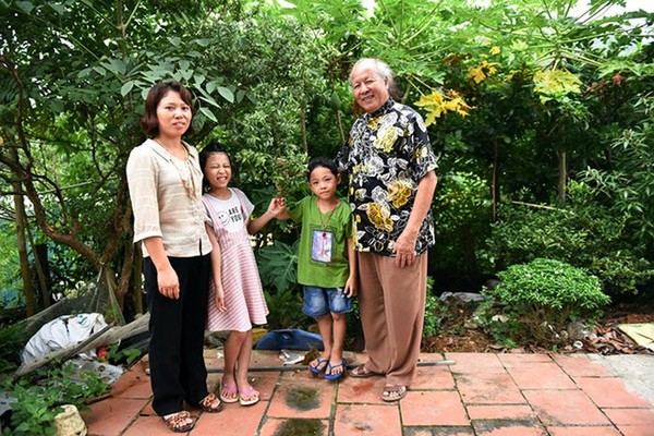 25岁女子嫁78岁老翁!越南版爷孙恋曾被看衰,如今儿女双全