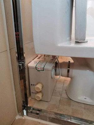 马桶装阳台,排污管插地漏,直入雨水管,返臭一整楼!怎么做的?