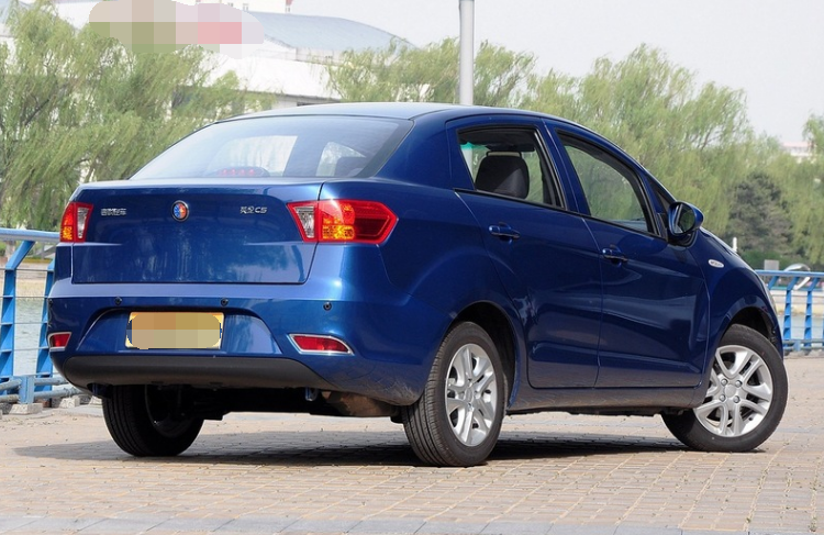 吉利英伦c5三厢外观大气,外出不会显得低端,商务用或者家用都很适合