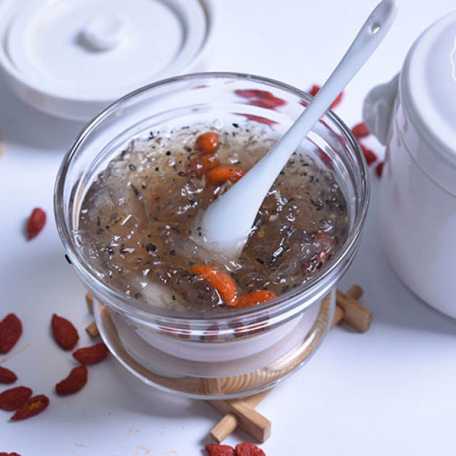 冰糖阿胶燕窝,做法简单,美容又养颜