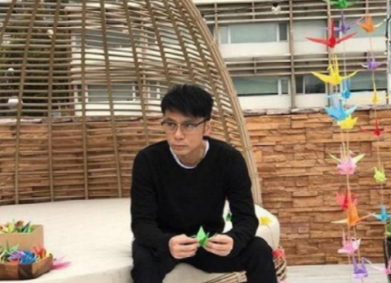 晒晒李克勤住的豪宅,在香港还住带阳台的房子,普通人可住不起