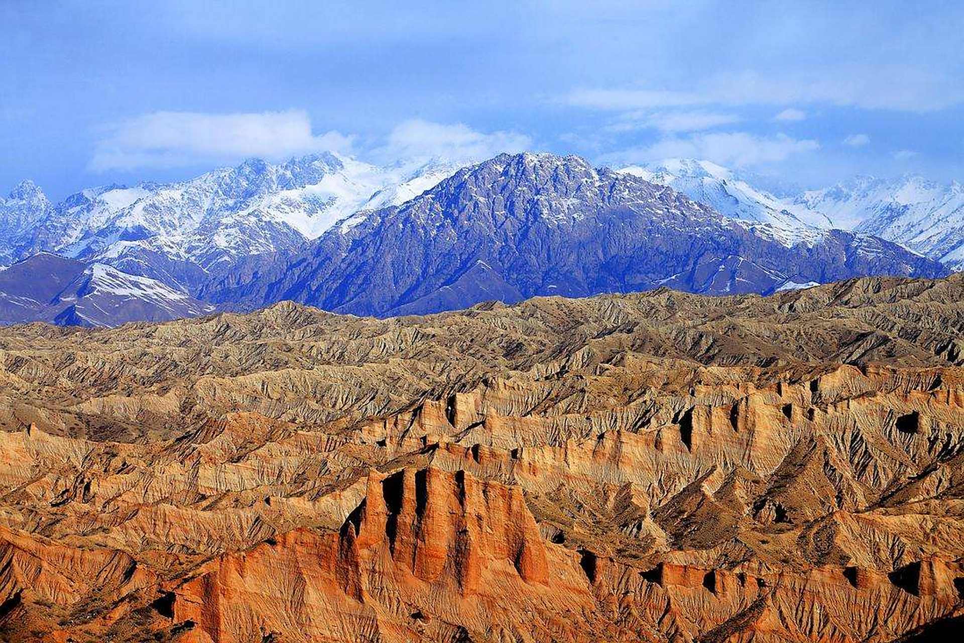 万物皆可云# #云游全世界# 天山托木尔冰川:托木尔峰海拔7443.