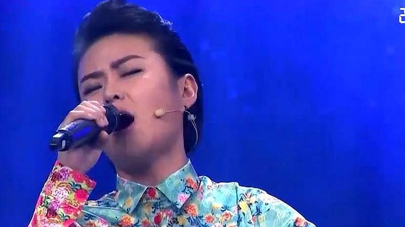 后龚琳娜现场教授发音技巧,怪不得唱起忐忑毫