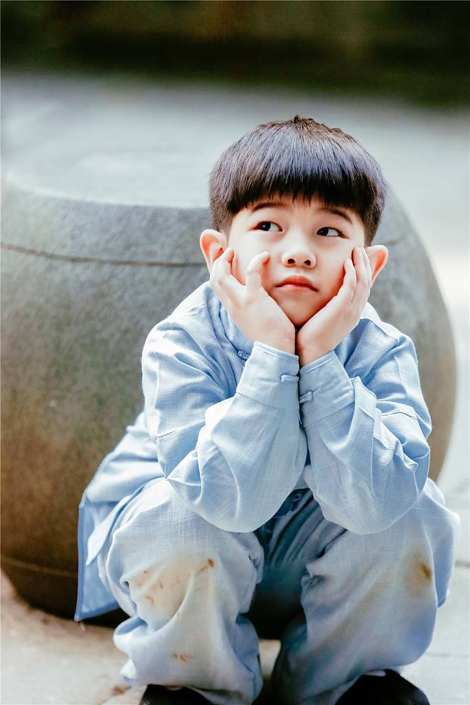 本以为长大后的安吉已经是"男神",直到看到嗯哼,我改变主意了