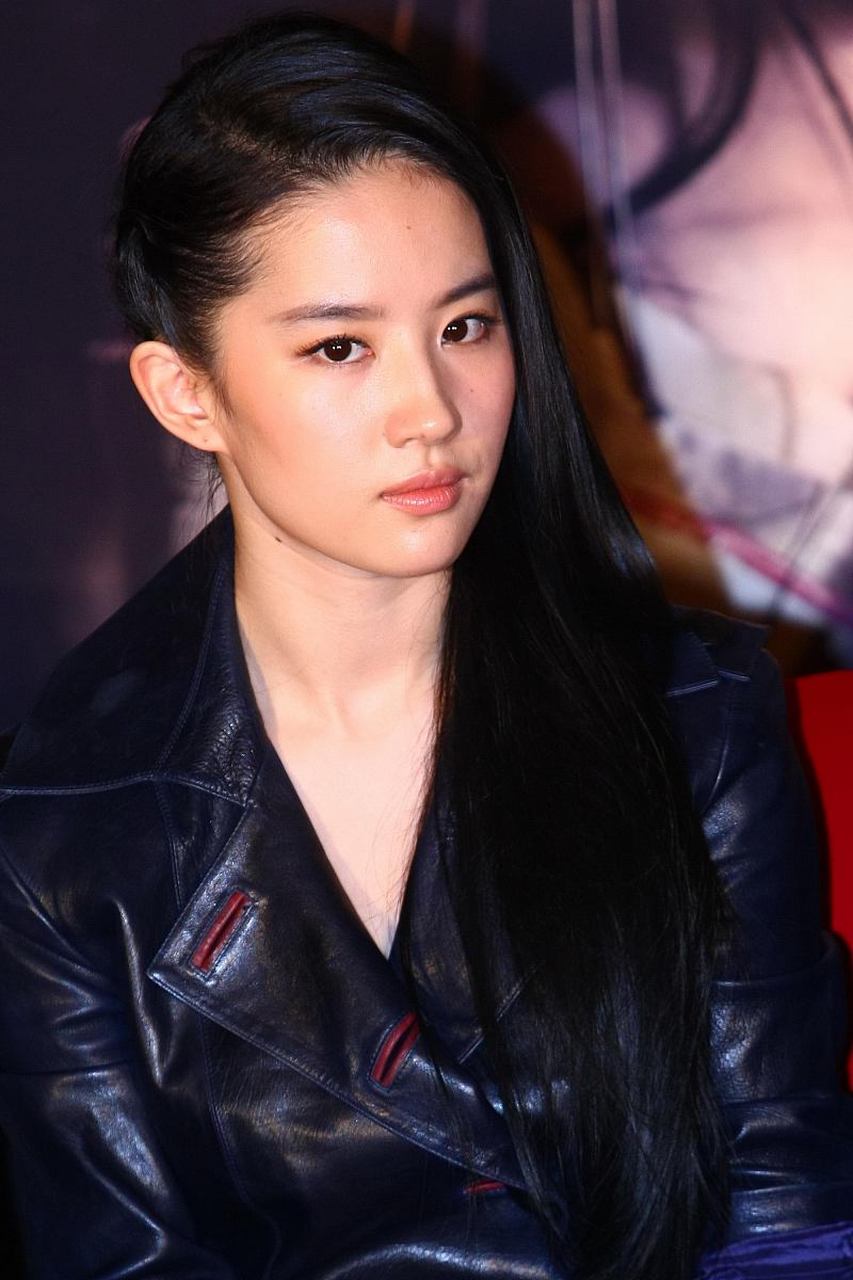 刘亦菲双麻花辫造型# #明星# #刘亦菲# #娱乐# 刘亦菲的双麻花辫造型