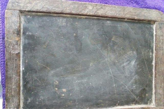 小时候的黑板都是黑色的,为什么现在黑板都是绿色的了?