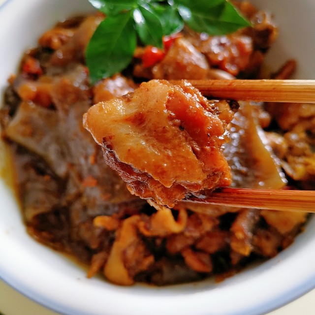 粉皮烧鸡块,粉皮比鸡肉还香,非常下饭