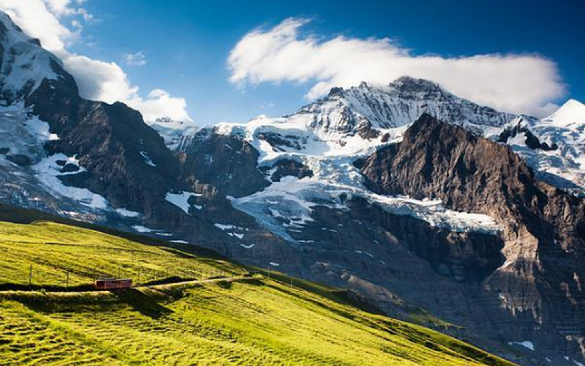 旅行目的地#少女峰铁路,少女峰齿轨火车,又叫云霄火车,它最终抵达