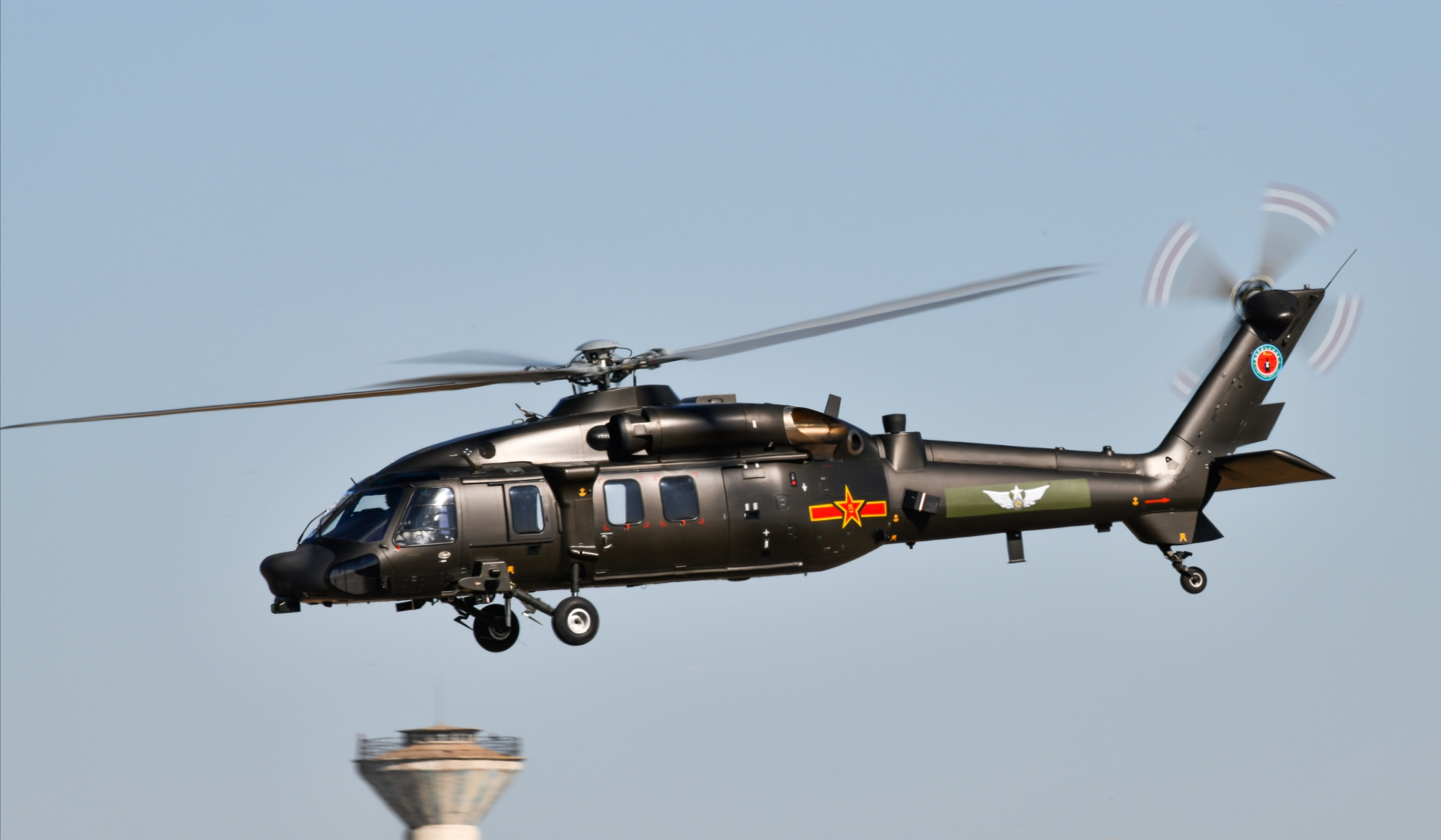 直-20高清细节照片,皮肤顺滑工艺精良,体现中国工业之美