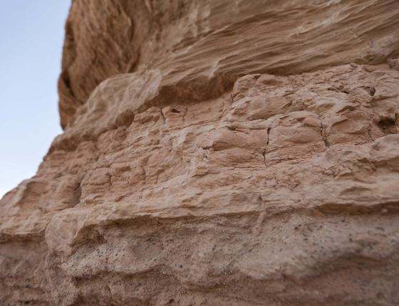 美剧中用到earth的英语口语表达,"接地气"用英语该如何说