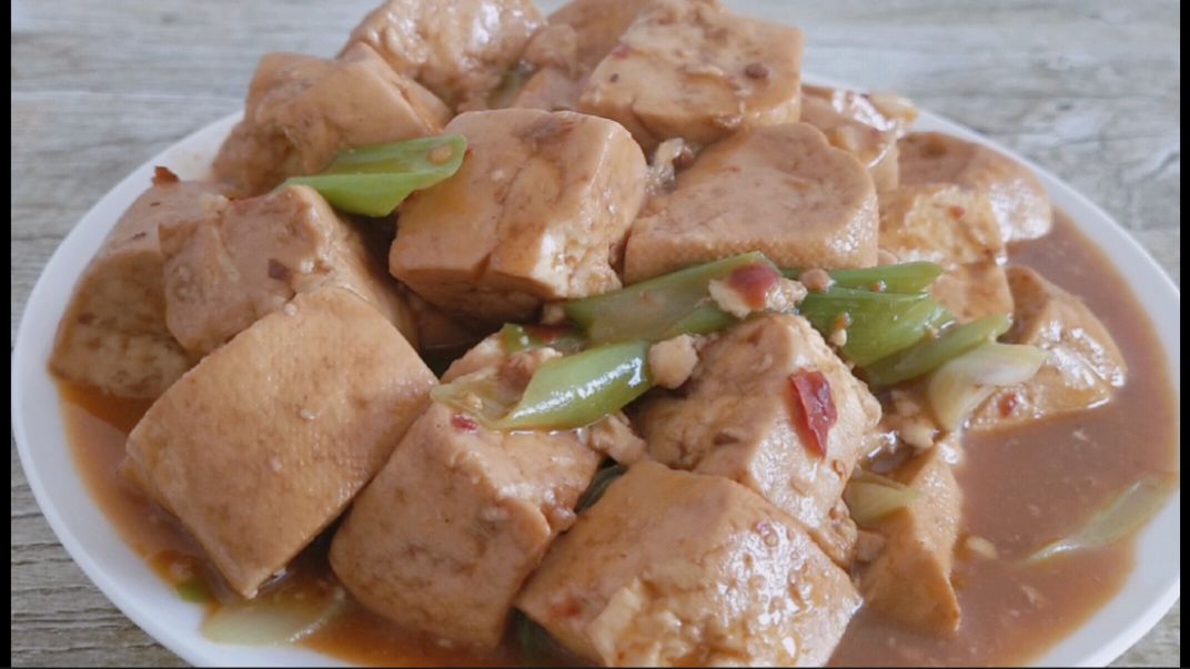 红烧麻辣豆腐,麻辣鲜香还特别下饭,简直就是绝配