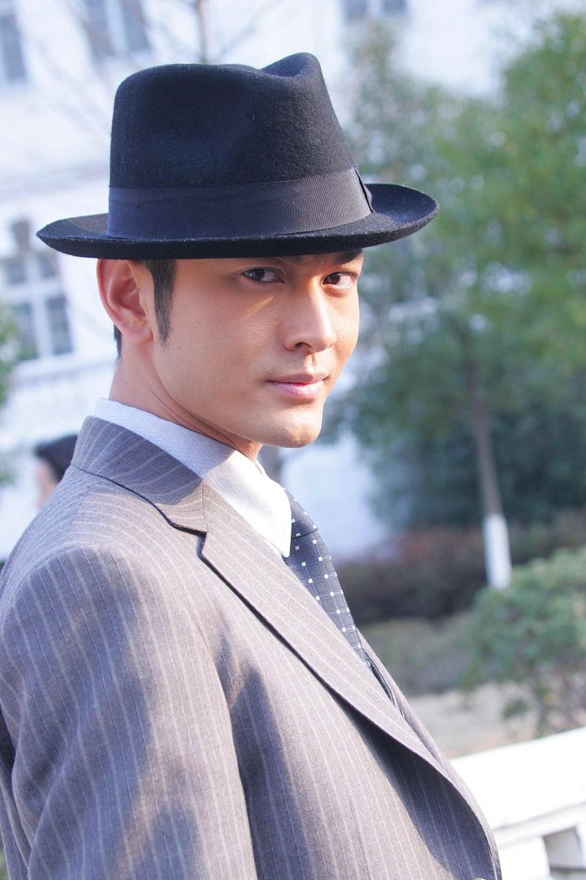 最近,黄晓明在电视剧《潜伏者》中的一句喊话,让观众们沸腾了!