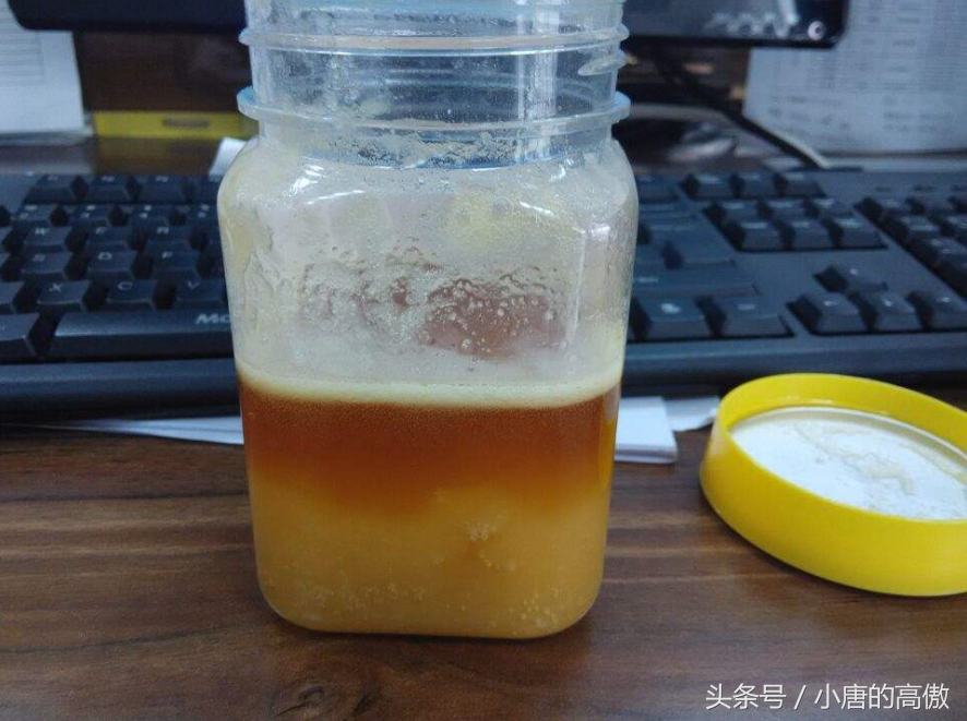 假的蜂巢蜜泡水后图片图片