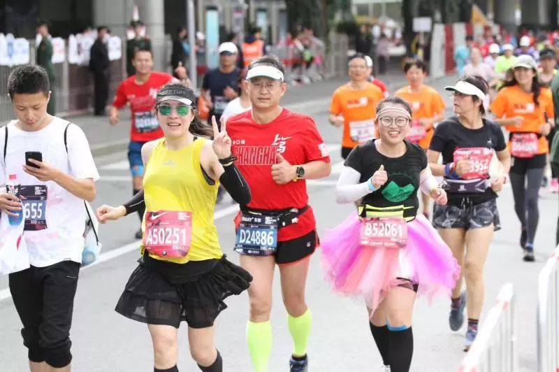40岁孕妇怀胎8月跑完马拉松，引网友热议，专家：莫效仿！