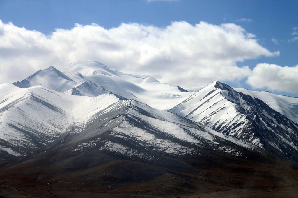 崑崙山美景:崑崙山重巒疊嶂,岸景色猶如百里畫廊!