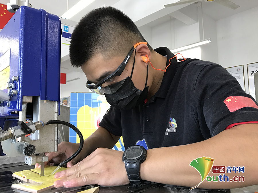 "贴砖工匠"崔兆举:小瓷片贴出金牌"零"突破