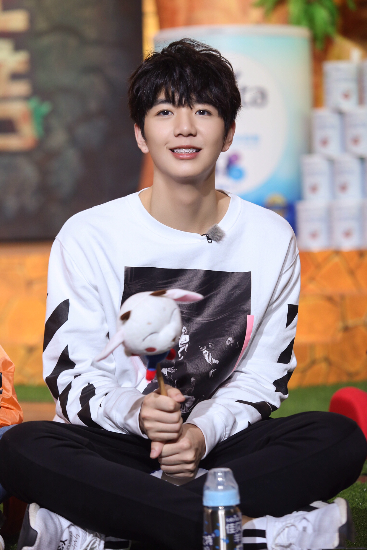 洪欣的儿子张镐濂签约乐华娱乐,疑似准备出道.