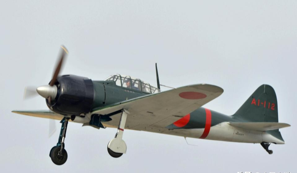 零式战斗机由日本三菱重工公司于1937年开始研制,1939年首飞,1940年