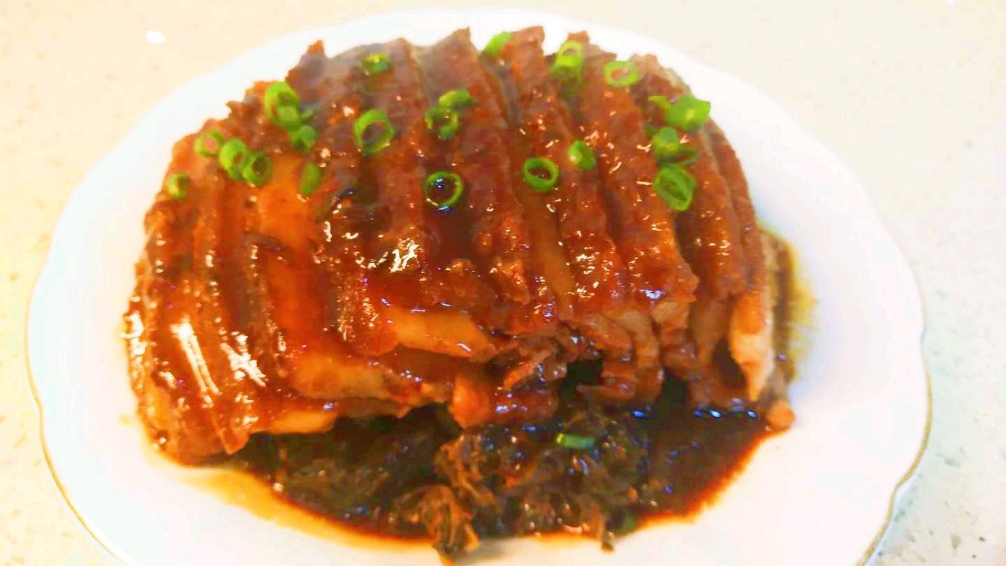 浙江风味的梅干菜扣肉,香味十足,入口即化,多吃了三碗饭