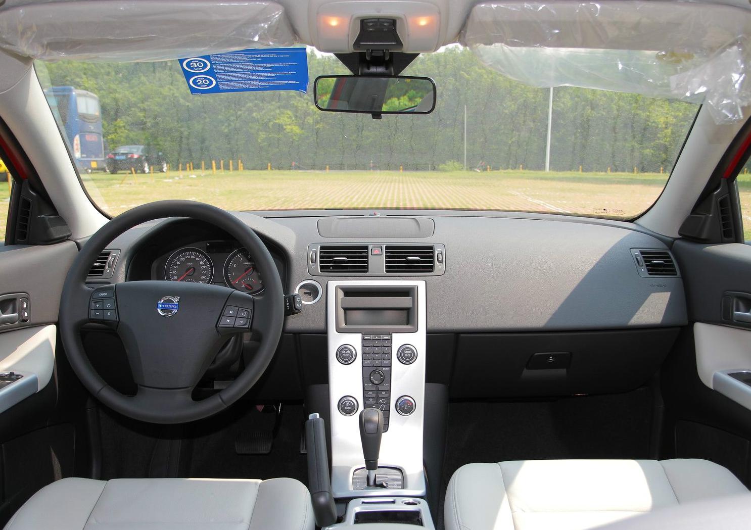 《沃尔沃c30》内饰做工已经算很不错的了,说实话真的很上档次了,从