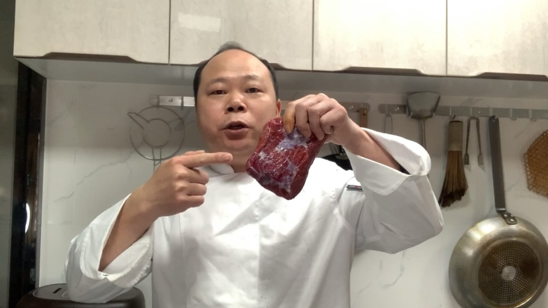 厨师长教你,家庭版腌牛肉的绝招,简单易懂又嫩滑,先收藏了