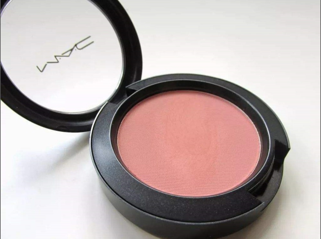 mac #melba腮红 这款腮红建议肤白的小仙女使用,很显气色,粉底不起飞