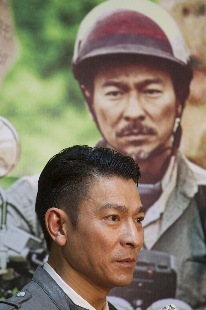 在电影《失孤》的拍摄现场,一位耍大牌的男明星竟然因为刘德华蹲地