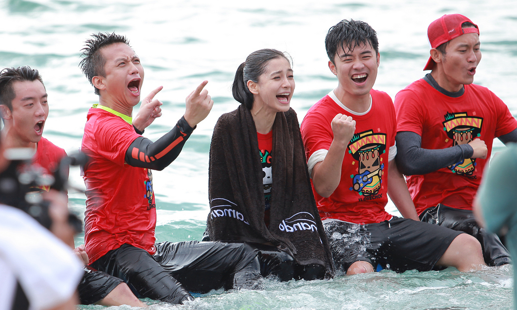 照片引起回忆杀  4月11日,初代"跑男团"重聚合照曝光,引发回忆杀