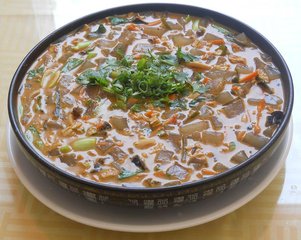 好吃又美味的凉粉汤,制作起来简单粗暴,但是口感美味