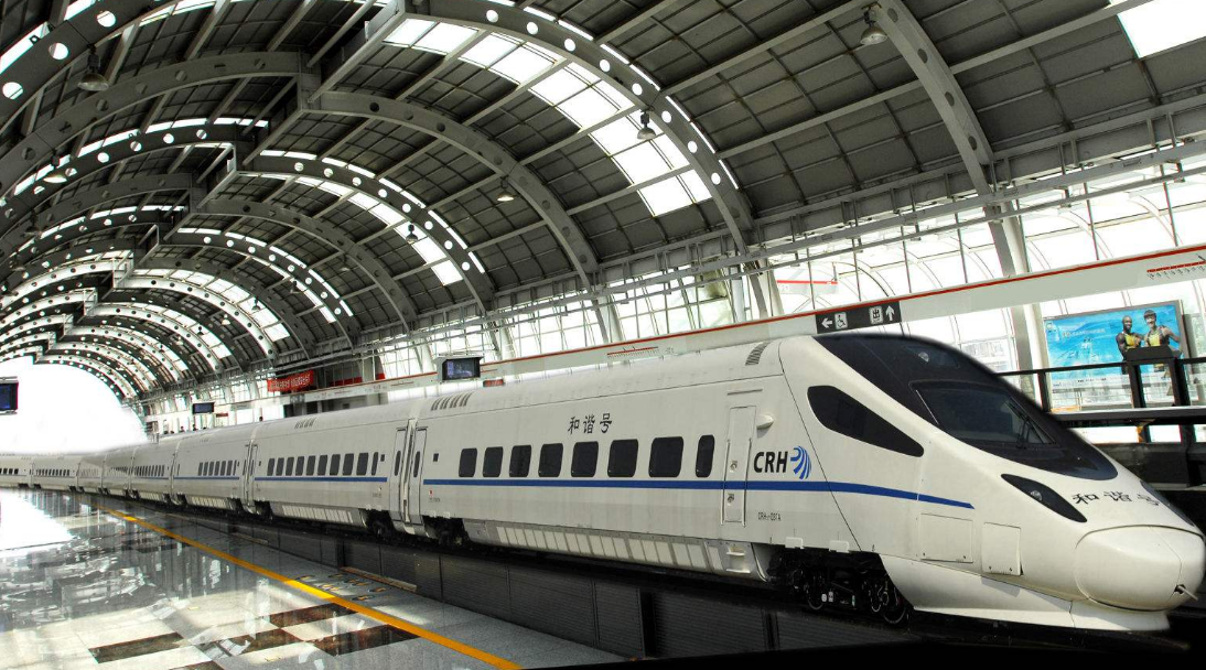 美国人到中国体验高铁,美国如此发达会没有高铁?专家说出真相