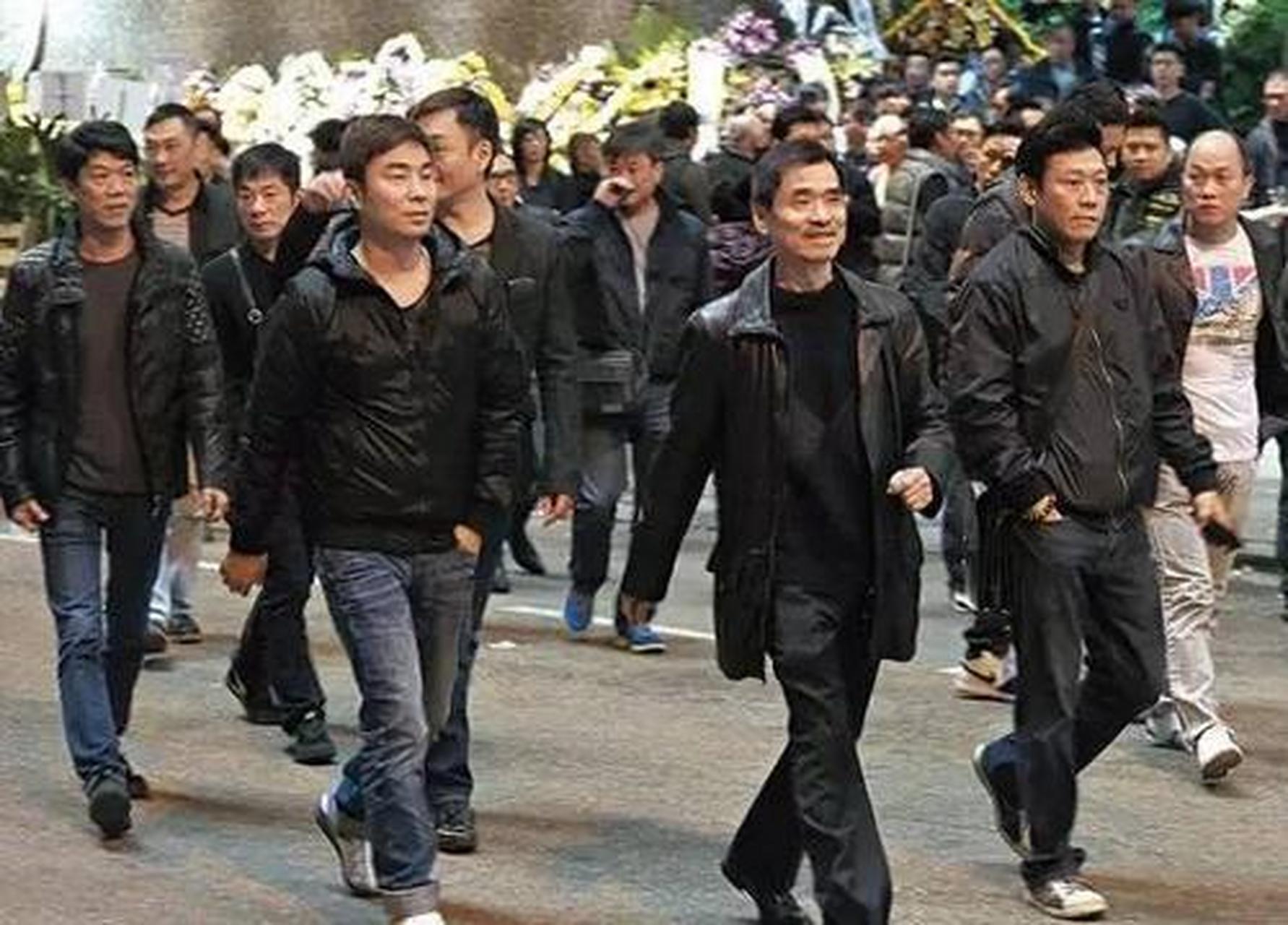 1988年,好赌的香港14k话事人"胡须勇"决定染指赌业.