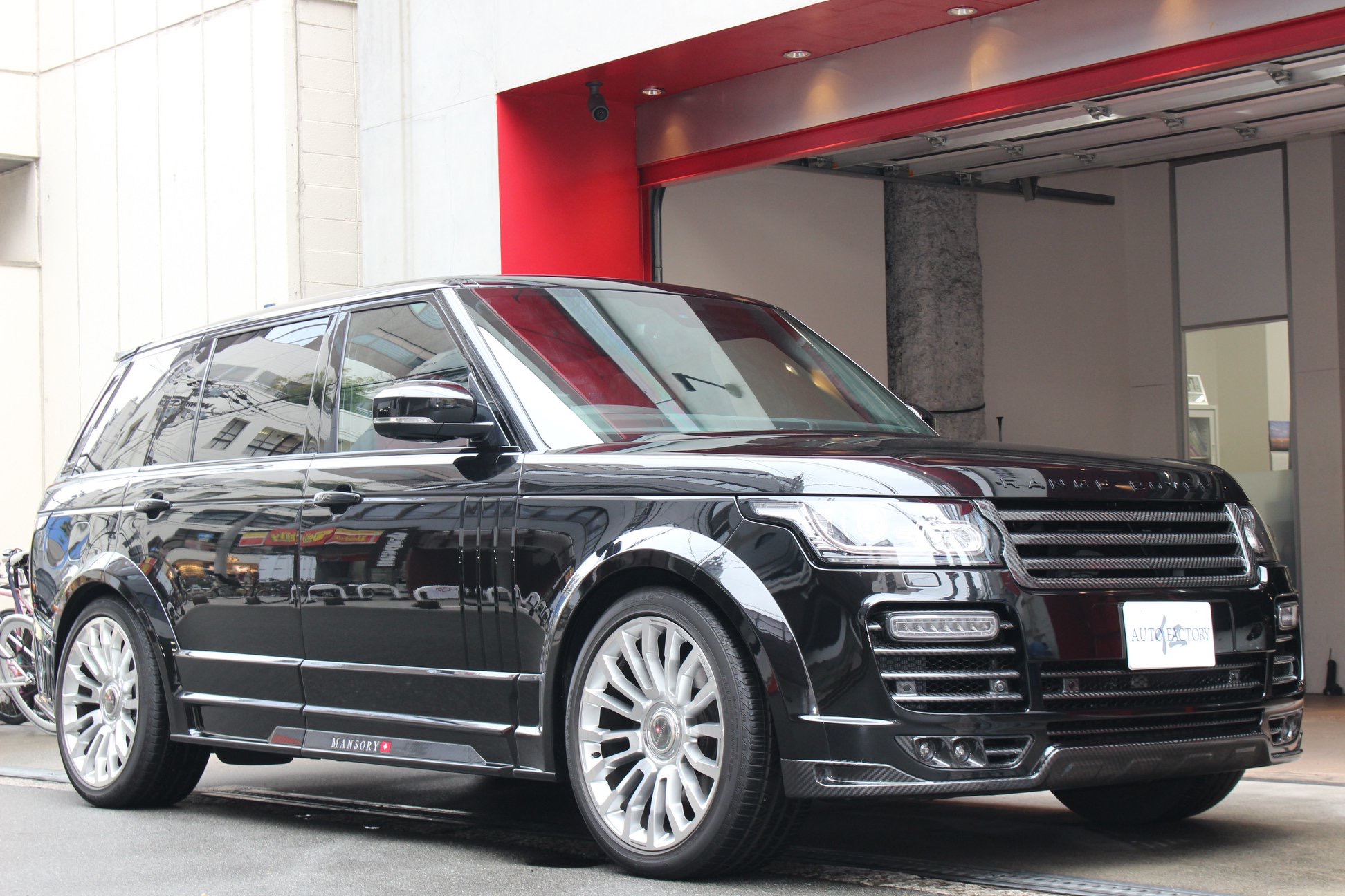 带上mansory套件的路虎揽胜,前脸很霸气