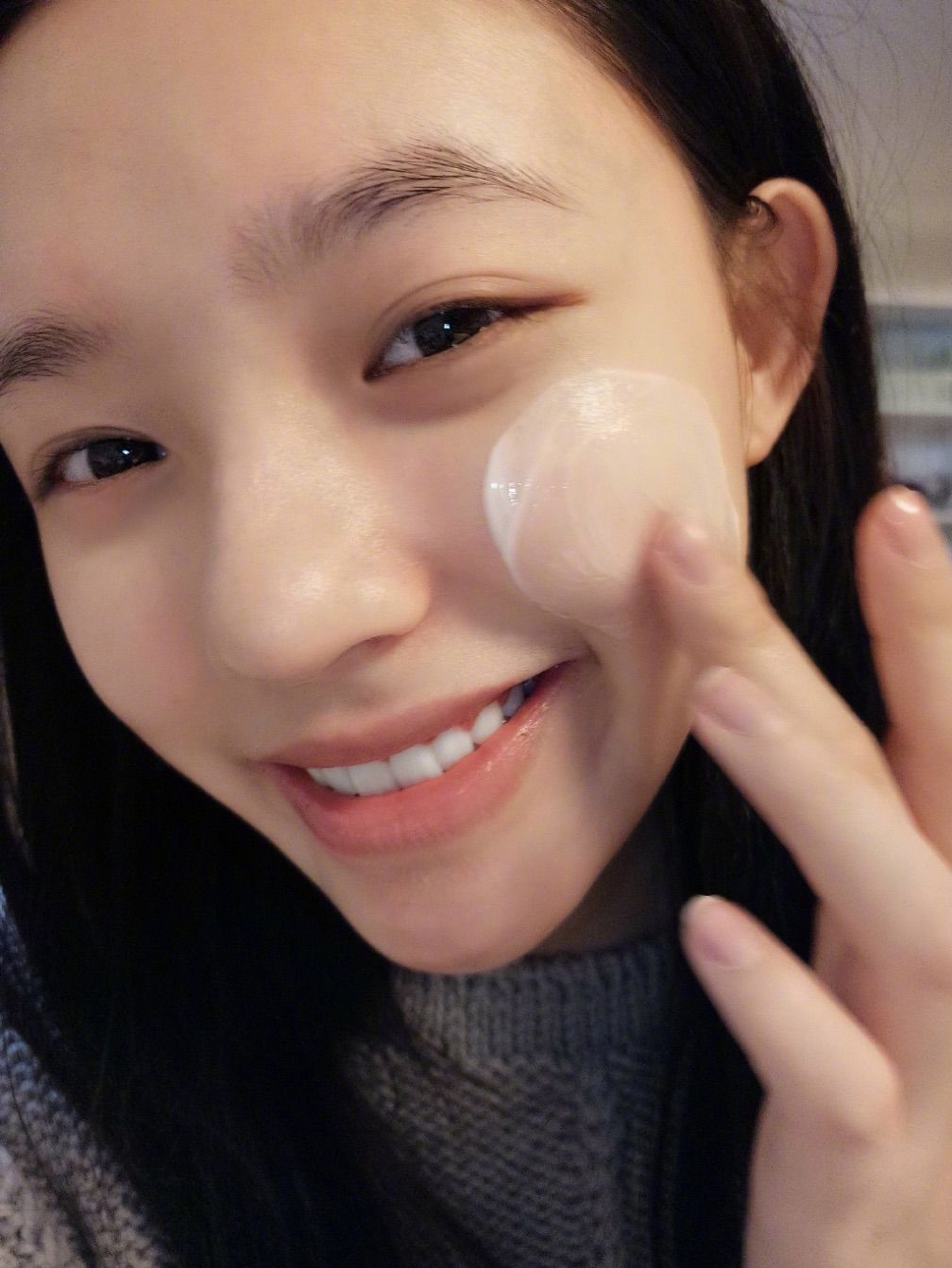 林允素颜皮肤比婴儿还嫩!但她的眉毛才是最大亮点