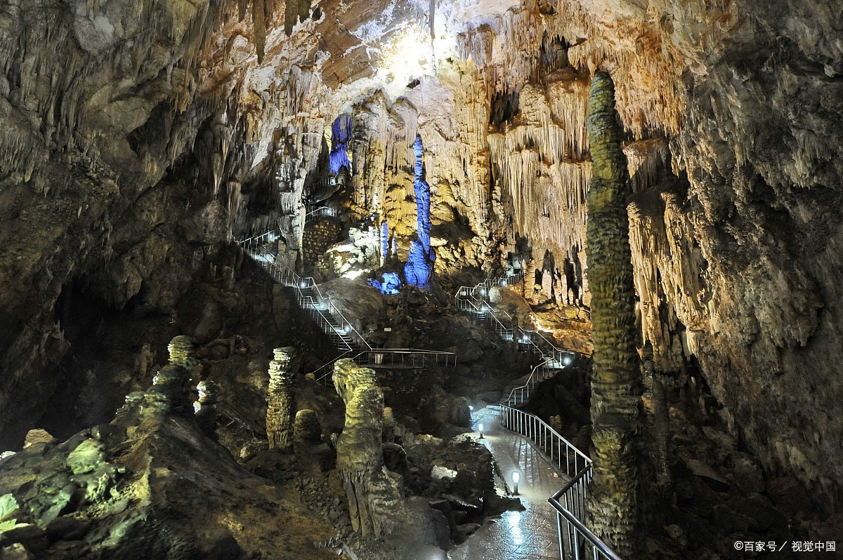 金华双龙洞旅游攻略  金华双龙洞,位于浙江省金华市,是一处以山岳森林