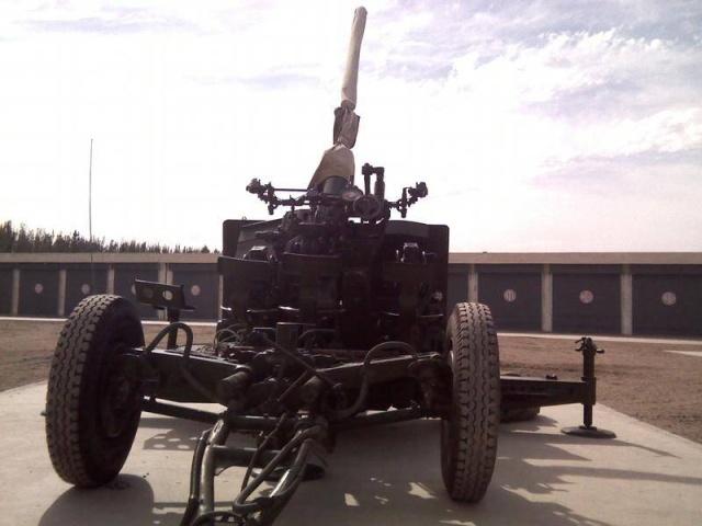 高射炮能将飞机击落的原理是什么?其实也是考验炮兵的眼力和运气